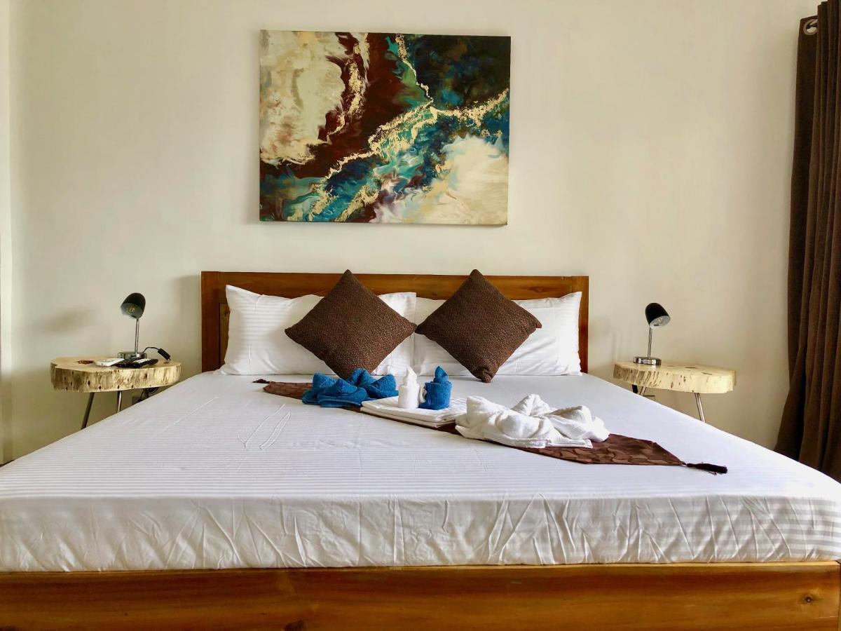 Sunset Cove Beach & Dive Resort Romblon Exteriör bild